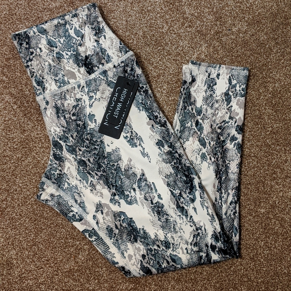 NEW! Snakeskin Print Leggings!✨